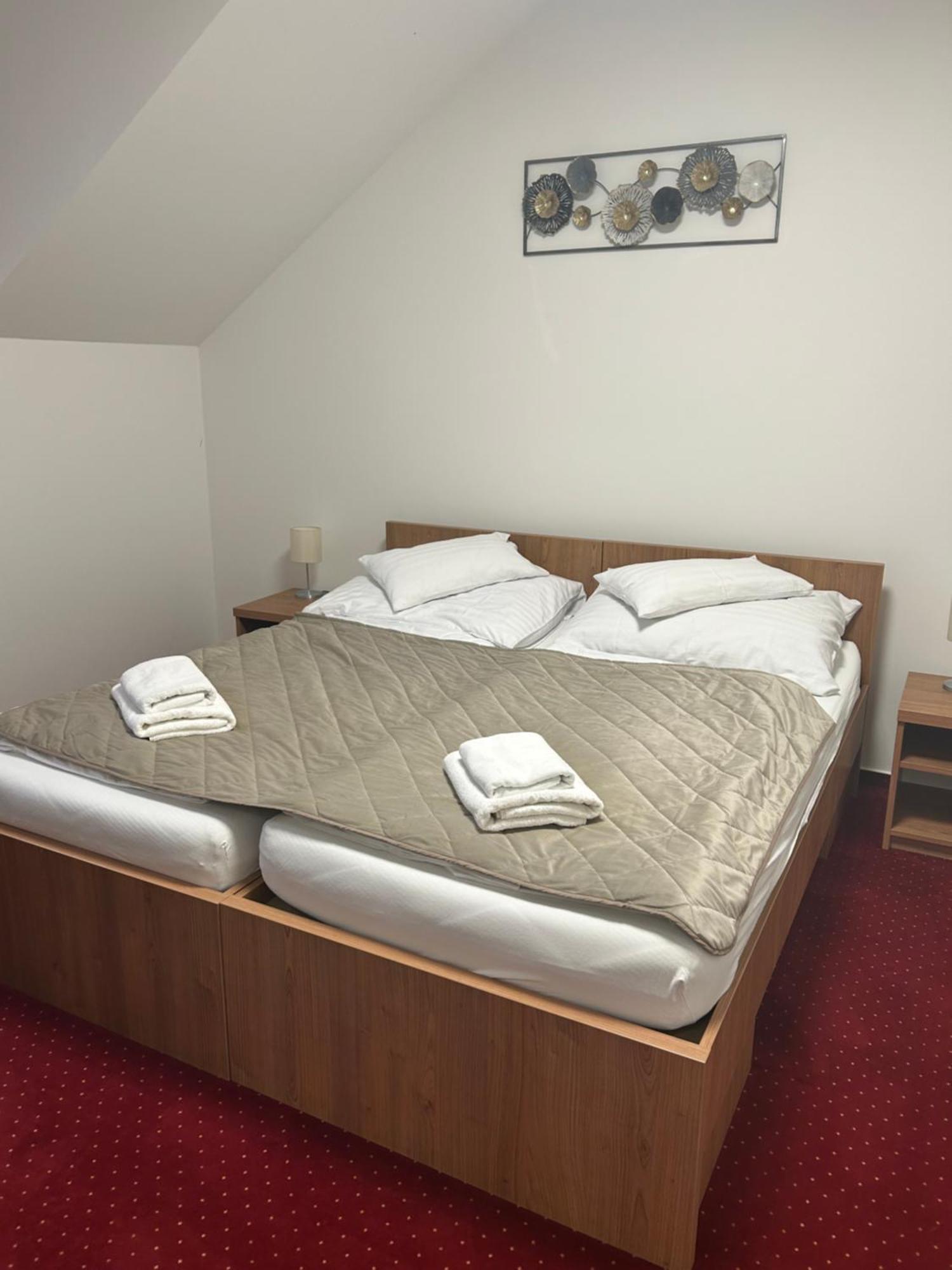 Hotel Evan U Hoffera Topoľčany Dış mekan fotoğraf