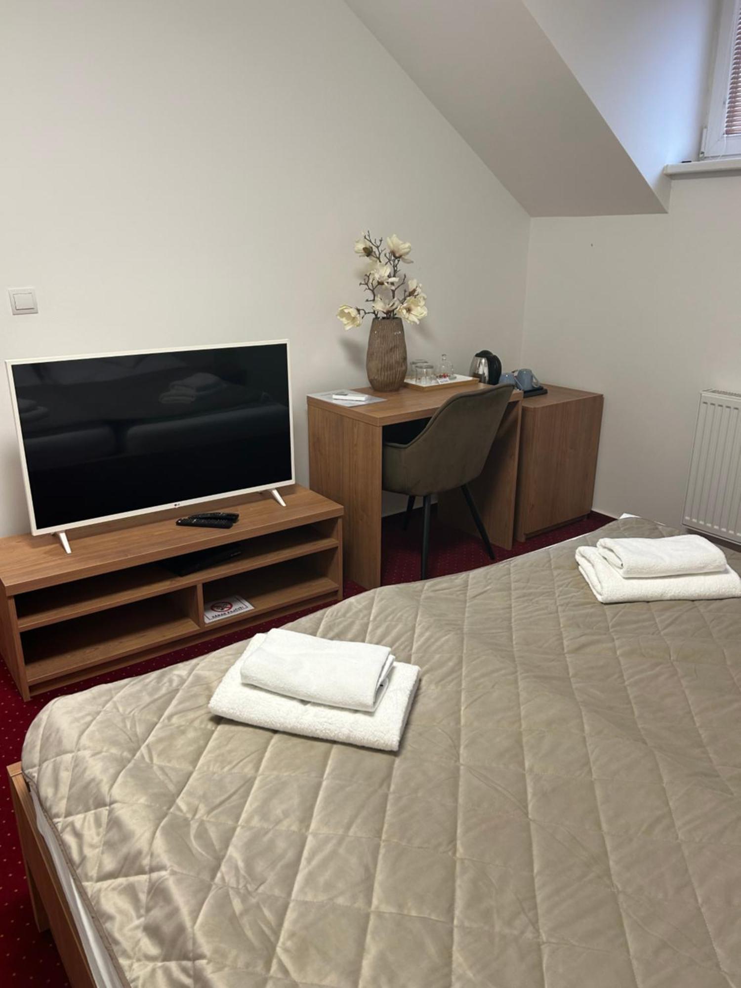 Hotel Evan U Hoffera Topoľčany Dış mekan fotoğraf