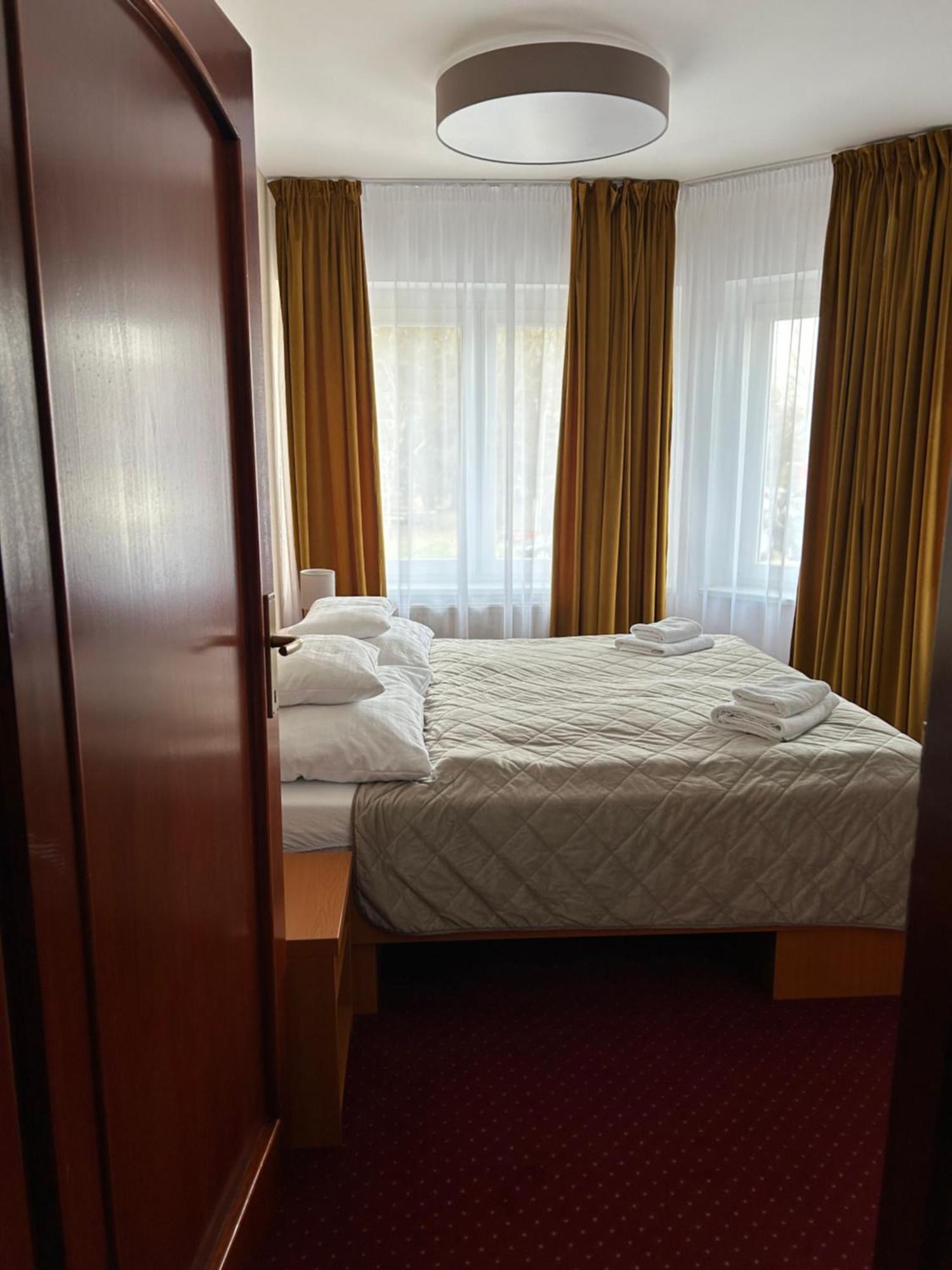 Hotel Evan U Hoffera Topoľčany Dış mekan fotoğraf