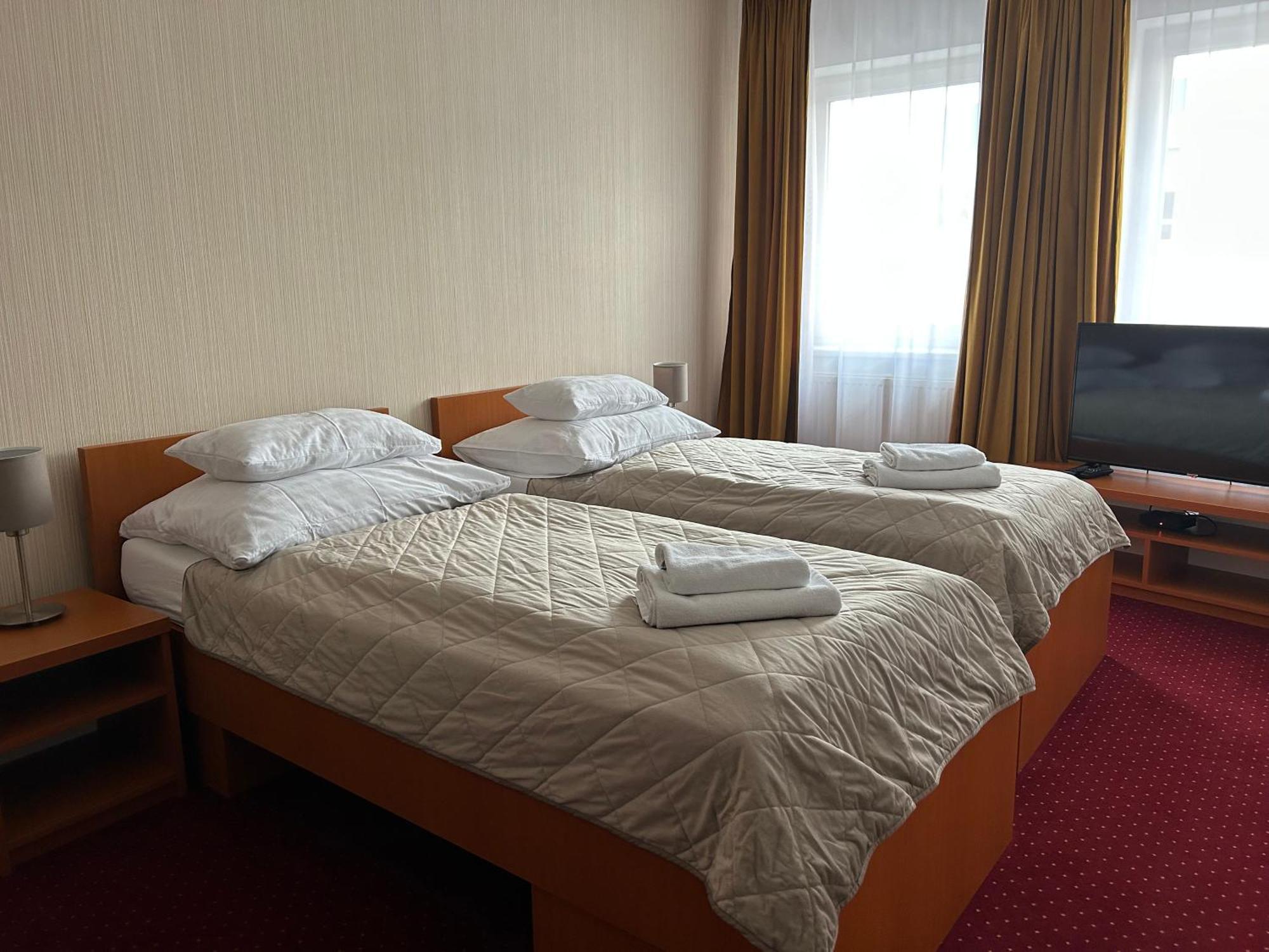 Hotel Evan U Hoffera Topoľčany Dış mekan fotoğraf
